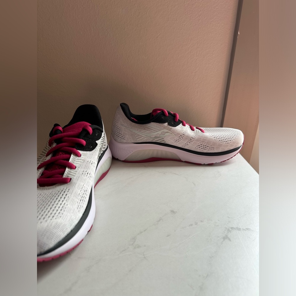 saucony women's running sneakers